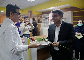 توسط رئیس دانشگاه علوم پزشکی بوشهر؛
پزشکان مرکز آموزشی درمانی شهدای خلیج‌فارس بوشهر تجلیل شدند/ گزارش تصویری
