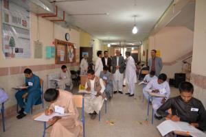 بازدید ریاست مجتمع آموزش عالی سراوان از محل برگزاری آزمون ورودی دبیرستان های دخترانه و پسرانه وابسته به مجتمع