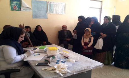 اعزام تیم سلامت به منطقه صعب العبور تنک انار چرام؛ ارائه خدمات آزمایشگاه سیار برای اولین بار +تصاویر