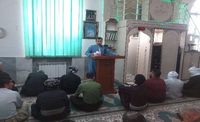 سخنرانی کارشناس مرکز بهداشت مریوان درخصوص اجرای برنامه بسیج ملی کنترل فشارخون ، قبل از خطبه های نماز جمعه در شهرستان مریوان