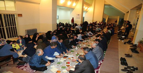مراسم افطاری دانشجویان دانشگاه تبریز با حضور رییس دانشگاه تبریز(تصویر)