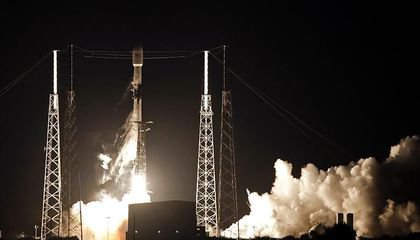 SpaceX Launched 60 Internet-Beaming Satellites Into Orbit