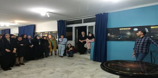 بازدیددانشجویان خوابگاهی دانشگاه هنر اصفهان از مرکزآموزش نجوم ادیب اصفهان