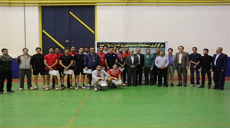 تیم های بدمینتون واحد آزادشهر قهرمان شدند