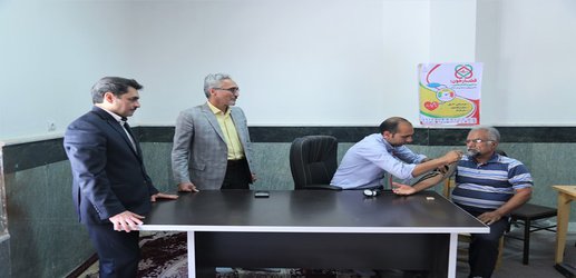 ایستگاه اطلاع رسانی و غربالگری فشارخون در محل برگزاری نماز جمعه اهل تشیع و تسنن بیرجند برپا شد - ۱۳۹۸/۰۳/۰۴