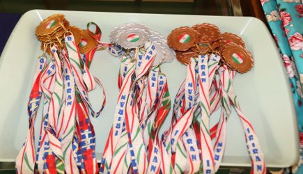 از برگزیدگان اولین دوره مسابقات فوتسال جام رمضان برای دانشجویان کارمندان و اعضا هئیت علمی دانشگاه علوم پزشکی آزاد اسلامی تهران تقدیر شد