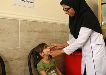 معاون بهداشتی شبکه بهداشت و درمان گناوه؛
یک زندگی سالم با انجام واکسیناسیون به موقع و کامل کودکان امکان پذیر است