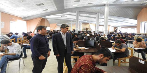 بازدید ریاست محترم و جمعی از اعضای هیات رئیسه دانشگاه از محل برگزاری امتحانات پایان ترم
