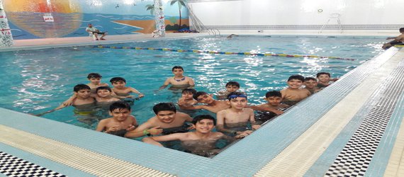 برگزاری اولین دوره کلاسهای آموزش شنا فرزندان کارکنان و اعضای هیات علمی در واحد تهران مرکزی