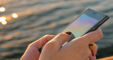 New technique could brighten screens and make smartphone batteries last longer