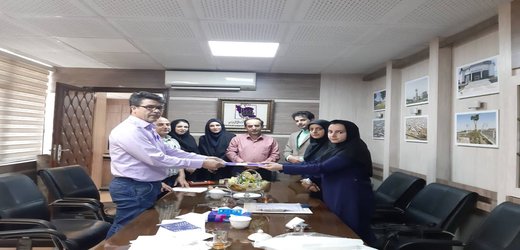 برقراری ارتباط دانشگاه و صنعت وقبول پروژه های تحقیقاتی جهت حل معضلات صنعت