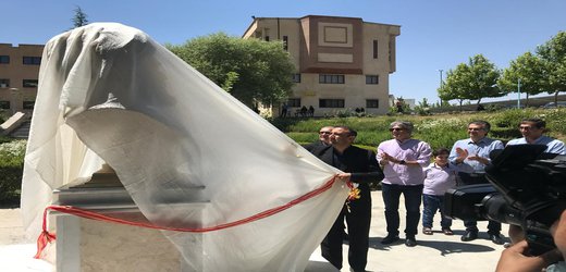 در محوطه دانشکده زبان و ادبیات خارجه: از سردیس ماموستا نالی رونمایی شد