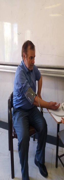 برپایی ایستگاه اندازه گیری فشار خون در دانشگاه آزاد اسلامی واحد گرمی
