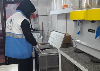 رییس مرکز بهداشت شهرستان بوشهر:
بازدید مستمر کارشناسان بهداشت محیط شهرستان بوشهر از صنوف آبمیوه و بستنی‌فروشی