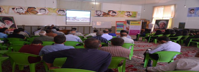 برگزاری کارگاه آموزشی زعفران در شهر زرند کرمان توسط محققین پژوهشکده زعفران