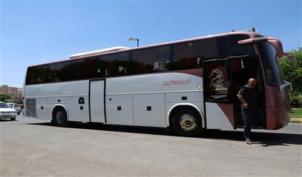 اعزام ۸۸ دانشجوی دختر دانشگاه آزاد اسلامی شهرکرد به مشهد مقدس