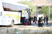 ورود تیم های ورزشی استان های مازندران، کرمان و خوزستان به محل برگزاری  پنجمین المپیاد فرهنگی و ورزشی دانشگاه جامع علمی کاربردی