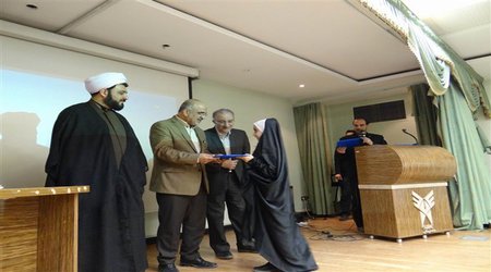 رئیس دانشگاه آزاد اسلامی استان اصفهان : خانواده‎ها فرزندان را با نگاهی نو در تصمیم‌سازی‌ها مشارکت دهند - 1396/12/26