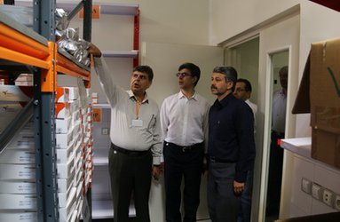 بازدید رییس دانشگاه علوم پزشکی ایران از شرکت پادیا طب در راستای تجاری سازی محصولات دانش بنیان
