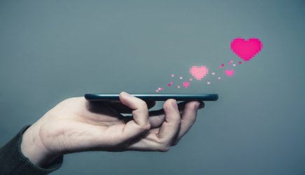 Online dating is the most popular way couples meet