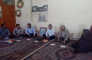 دیدار با خانواده شهدا به مناسبت هفته دولت در حاجی آباد هرمزگان
