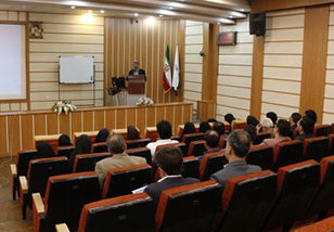 نشست صمیمانه رییس دانشگاه ایران با کارکنان