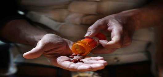 Opioid prescriptions: Striking differences in behaviour point to ways to combat abuse