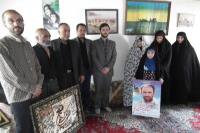 دیدار سرپرست دانشگاه آزاد اسلامی واحد بندرانزلی با خانواده دومین شهید مدافع حرم بندرانزلی