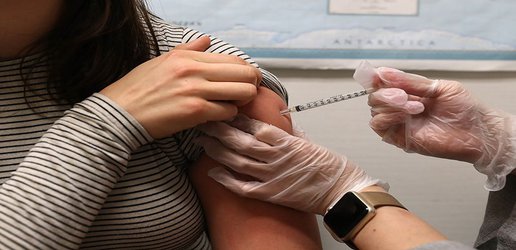Trump signs order to improve flu-vaccine development