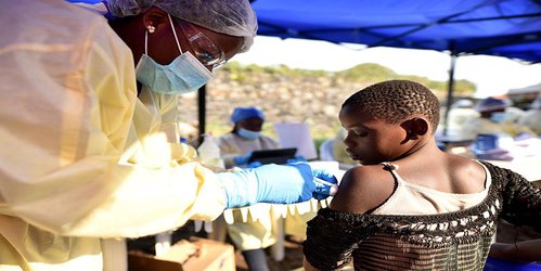 Aid group says Ebola vaccine is not reaching enough people