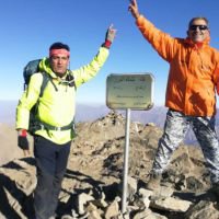 صعود سه کارمند دانشگاه علوم پزشکی فسا به قله ۴۱۷۰ متری شاه البرز در استان البرز بمناسبت هفته دفاع مقدس