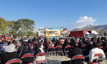 حضور نمایندگان امور بانوان دانشگاه در روستای مانیزان برای جشنواره شیره پزی