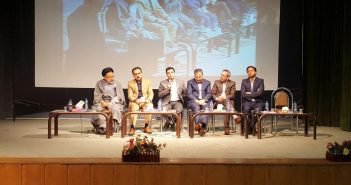 به دعوت شورای صنفی کارکنان و در آستانه سال نو نشست هیات رئیسه دانشگاه با کارمندان برگزار شد