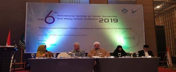 عضو هیئت علمی دانشگاه شهید بهشتی در سمینار بین‌المللی اسلام معاصر در اندونزی: تقسیم کار میان معبد، مدرسه و مدیا سبب چالش در ارزشهای شهروندی است
    