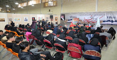 به همت کانون شعر و ادب دانشجویی دانشگاه تبریز؛  عصر شعر در نمایشگاه بین المللی کتاب تبریز برگزار شد