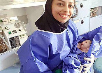 تولد نوزاد عجول افغان در آمبولانس اورژانس ۱۱۵ بردخون
