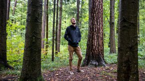 Catchy findings have propelled this young ecologist to fame—and enraged his critics