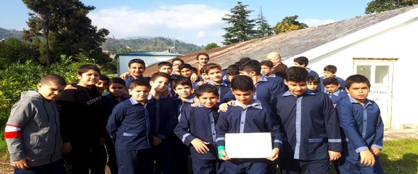 بازدید دانش آموزان مدرسه امام علی علیه السلام شهرستان رامسر از پژوهشکده مرکبات و میوه های نیمه گرمسیری