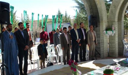 لحظه تحویل سال 1397 در کنار قبور مطهر پنج شهید گمنام دانشگاه آزاد اسلامی شهرکرد