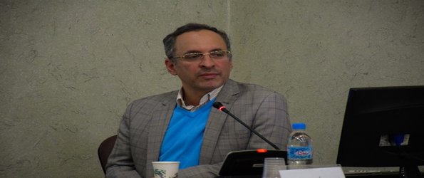 دکتر اصغری اسکوئی: دانشگاه ها باید درس های تخصصی رایانه و داده را به رشته های علوم انسانی اضافه کنند.
