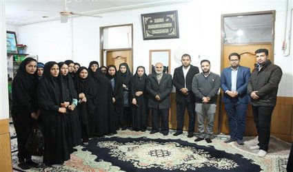 دیدار دانشجویان دانشگاه آزاد اسلامی شهرکرد با خانواده شهید مدافع حرم