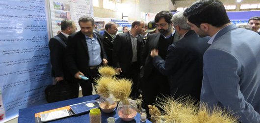 در آخرین روز از هفته پژوهش و فناوری استاندار اردبیل از غرفه مرکز تحقیقات و آموزش کشاورزی و منابع طبیعی استان اردبیل بازدید کرد