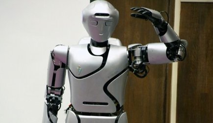 نسل چهارم ربات انسان‌نمای ملی سورنا رونمایی شد