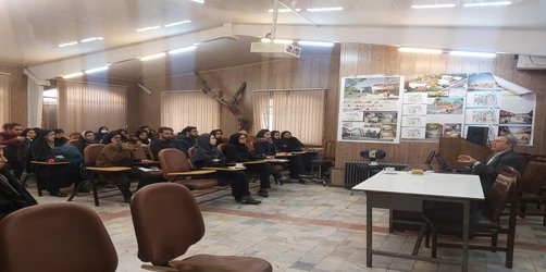 به مناسبت هفته پژوهش سخنرانی دکتر حسین سلطان زاده  در دانشکده معماری برگزار شد