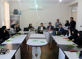 رئیس دانشگاه علوم پزشکی بوشهر:
لزوم حرکت به سمت پیشگیری در حوزه سلامت/ بزرگ‌ترین خدمت در حوزه سلامت گسترش بحث پیشگیری است/ گزارش تصویری
