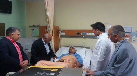 عیادت رئیس دانشگاه علوم پزشکی آزاد اسلامی تهران از مصدومان سانحه تصادف جاده گرمسار