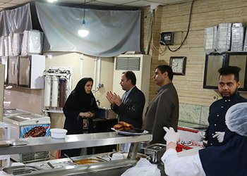 معاون بهداشتی دانشگاه علوم پزشکی بوشهر:
رعایت اصول بهداشتی در غذا فروشی‌ها و مراکز فروش آب به صورت مستمر نظارت می‌شود