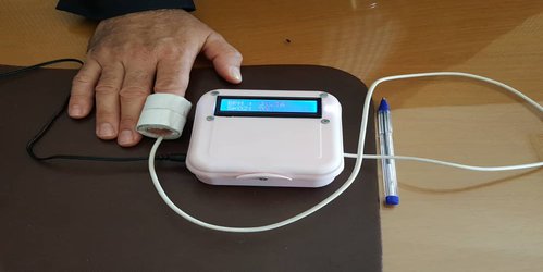 دستگاه پالس اکسیمتر(Pulse Oximeter) جهت پایش وضعیت سلامت افراد بویژه مبتلایان به ویروس کرونا توسط عضو هیات علمی دانشگاه حکیم سبزواری ساخته شد