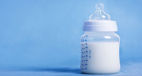 Marketing claims for infant formula should be banned, argue researchers