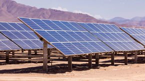 New solar panels suck water from air to cool themselves down